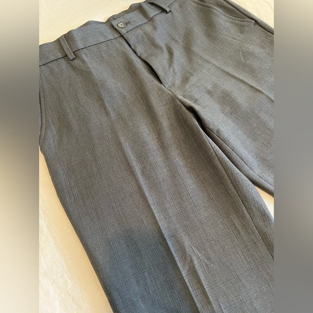 NWOT Van Heusen Grey Trouser - Picture 3 of 6